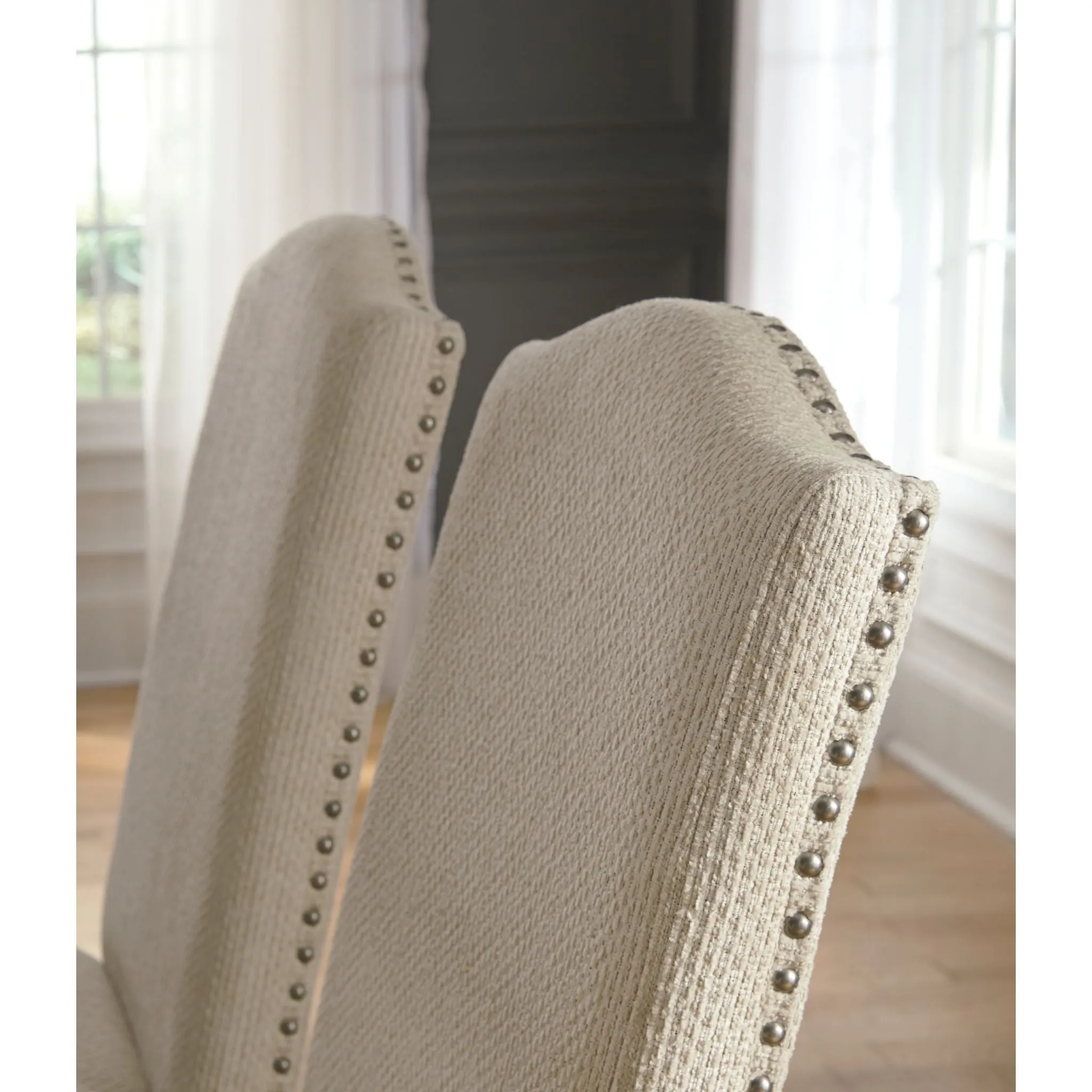 Johnelle-Exclusive Dining Set