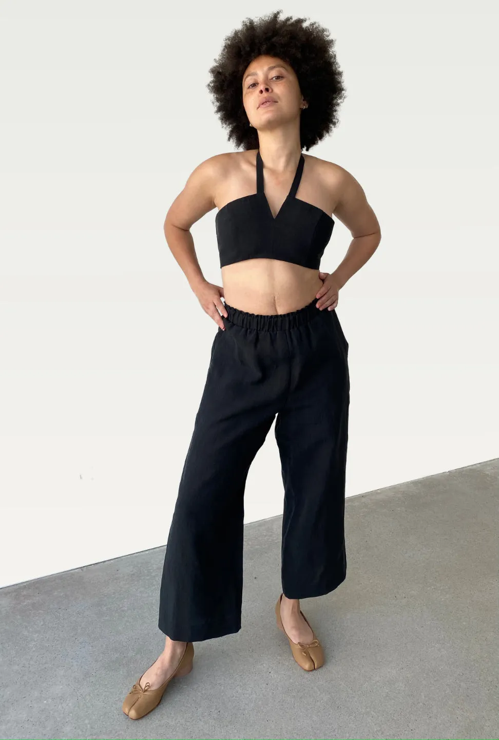 Linen V-Neck Halter in Black