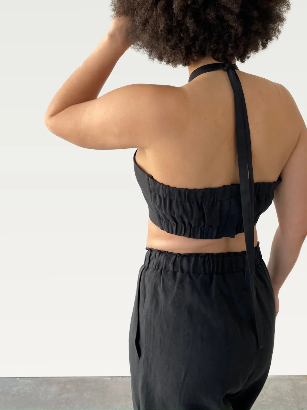 Linen V-Neck Halter in Black