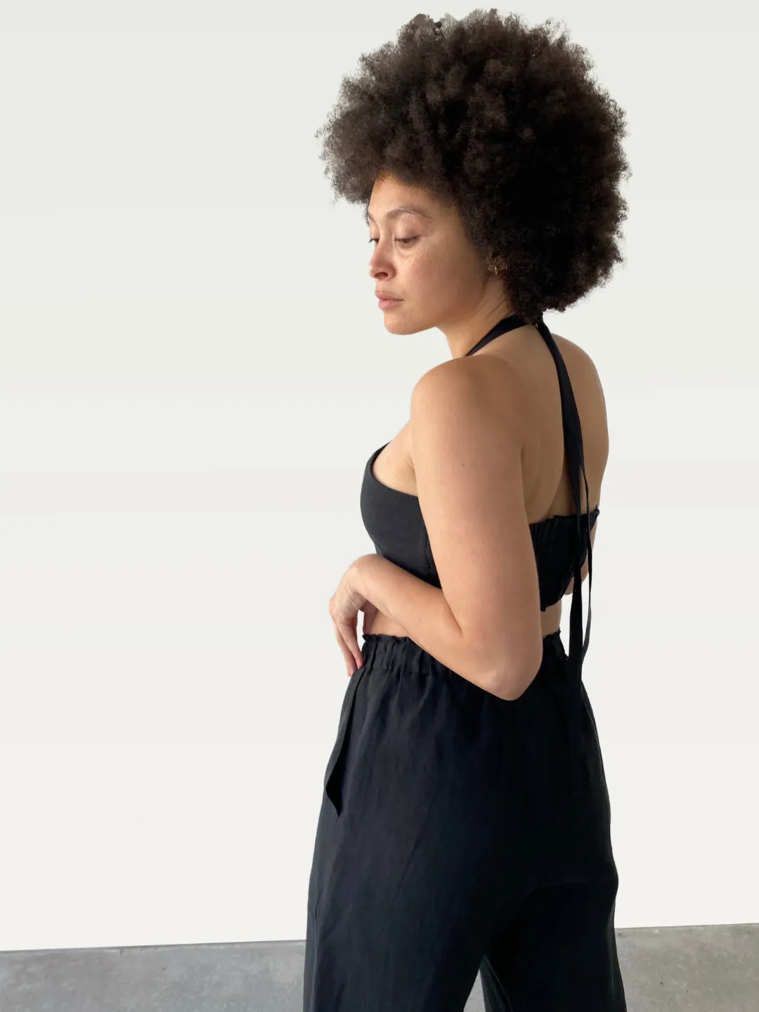 Linen V-Neck Halter in Black